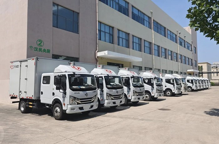 68臺(tái)東風(fēng)多利卡交付，用實(shí)力守護(hù)孩子們的餐桌