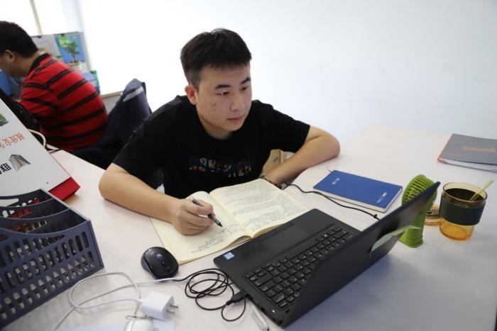 行業里程碑！聯合重卡雙星閃耀 《卡二代白領計劃》正式開班