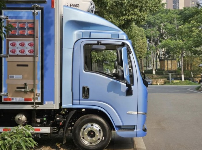 長續航、更安全，藍擎·悅EH Pro再樹高端電動輕卡新標桿