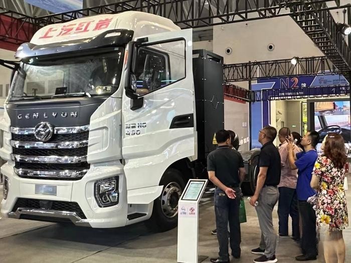 技術(shù)融合加速向新轉(zhuǎn)綠 上汽紅巖智能網(wǎng)聯(lián)新能源重卡亮相2023智博會