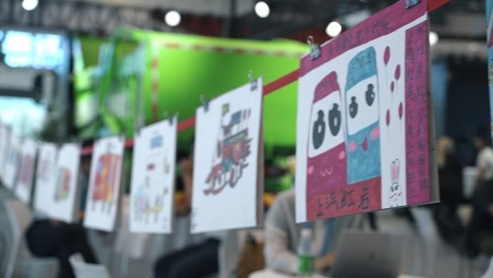 技術(shù)融合加速向新轉(zhuǎn)綠 上汽紅巖智能網(wǎng)聯(lián)新能源重卡亮相2023智博會