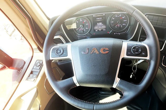 江淮星耀X7 8×4載貨車：康明斯一體化動力鏈+高強鋼車架+全新平臺X7駕駛室