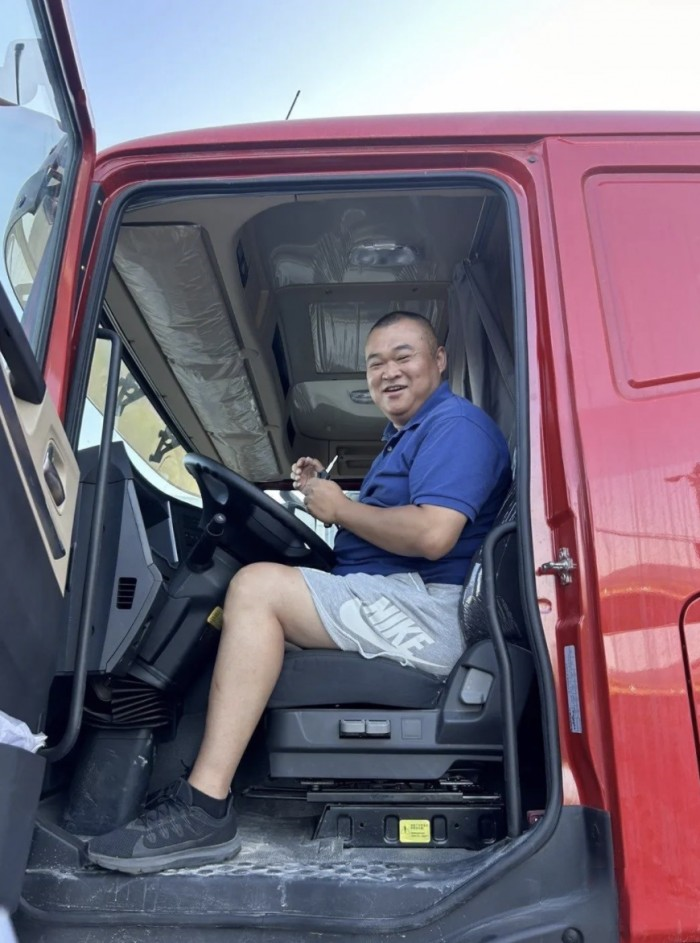 聯合重卡新能源牽引車亮相中蒙博覽會