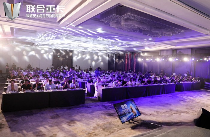 聯(lián)合擎天滄州全球上市 開(kāi)創(chuàng)以安全為核心的重卡新風(fēng)向