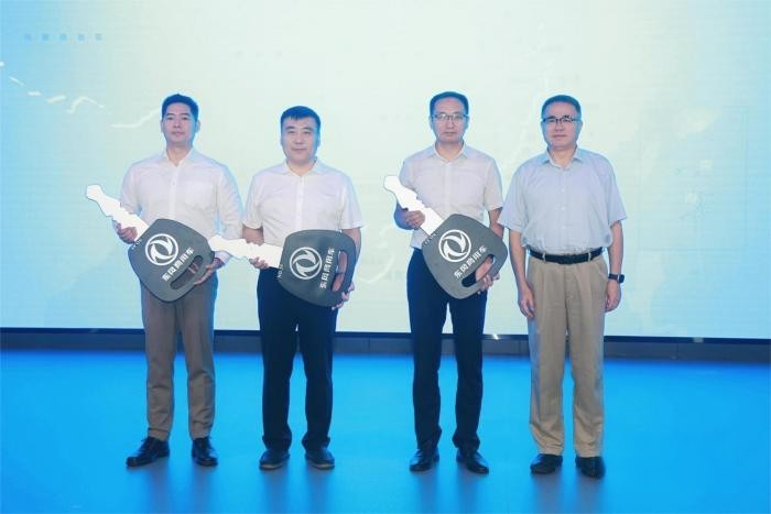 東風(fēng)商用車網(wǎng)絡(luò)實(shí)體物流轉(zhuǎn)型首批230臺車輛交付