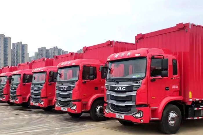 此次與車企大客戶簽訂120輛重卡戰略合作協議,也再次向市場證明了江淮重卡的卓越性能與高端品質。