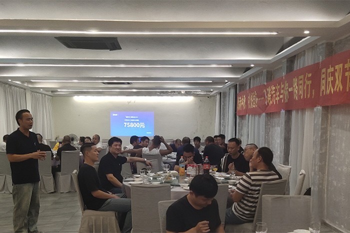 飛碟w5產(chǎn)品推介會，在浙江溫州成功舉辦，飛碟汽車產(chǎn)品驚艷亮相，以性能優(yōu)良、可靠耐用、高效合規(guī)、經(jīng)濟省油等優(yōu)勢產(chǎn)品為客戶帶來全場景、全工況的更優(yōu)選擇。