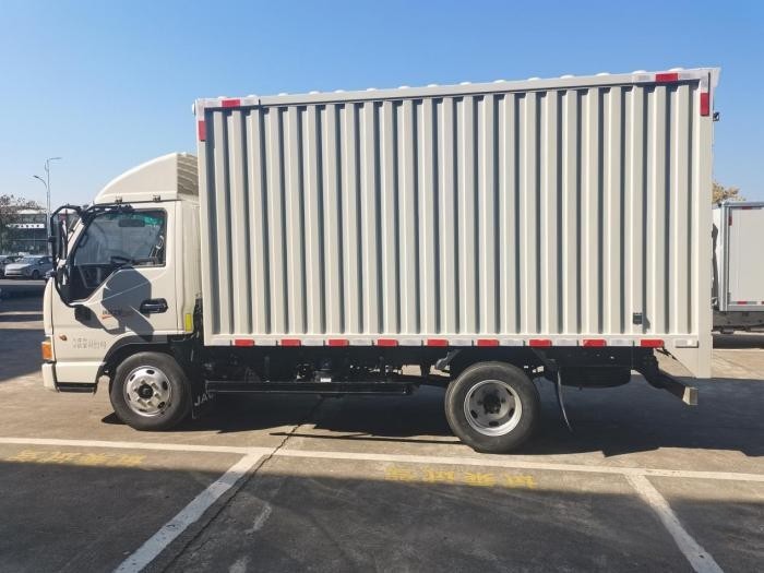 更長更寬更強 價格僅6.99萬 康鈴創(chuàng)富之星H3測評